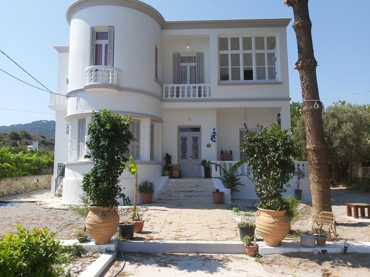 Tower Traditional Pool Villa Kremastí المظهر الخارجي الصورة
